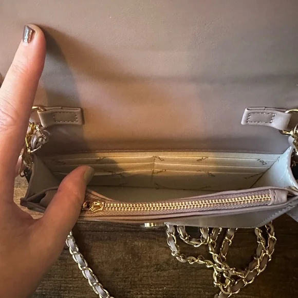 Bebe Crossbody Purse Light Purple w/ Gold Chain Strap Credit Card Holder NWT - Picture 7 of 7